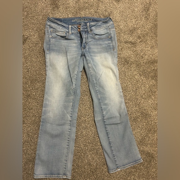 American Eagle Outfitters Denim - American Eagle Outfitters stretch Artist Crop. Light wash. No stains! Size 4